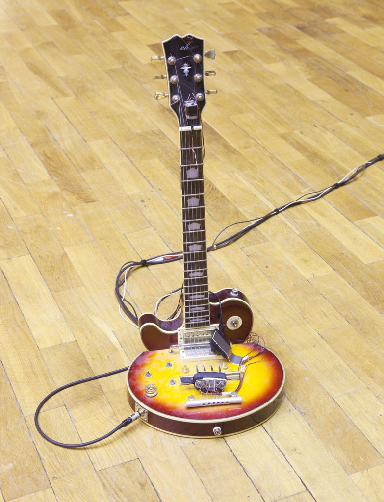 "re-guitar"
Installation with automatic guitars
Christoph Rothmeier, 2015
Funkhaus Berlin